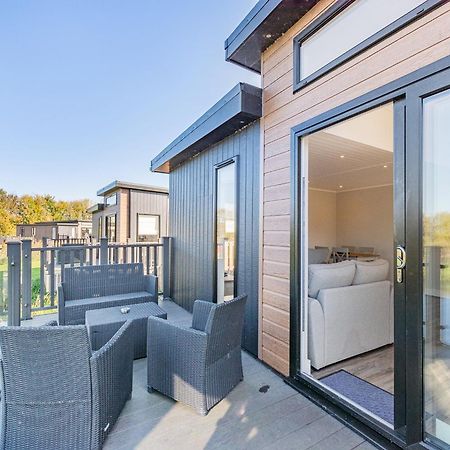 Waterside Hambleton Lakeside Lodges Poulton-le-Fylde Exteriör bild