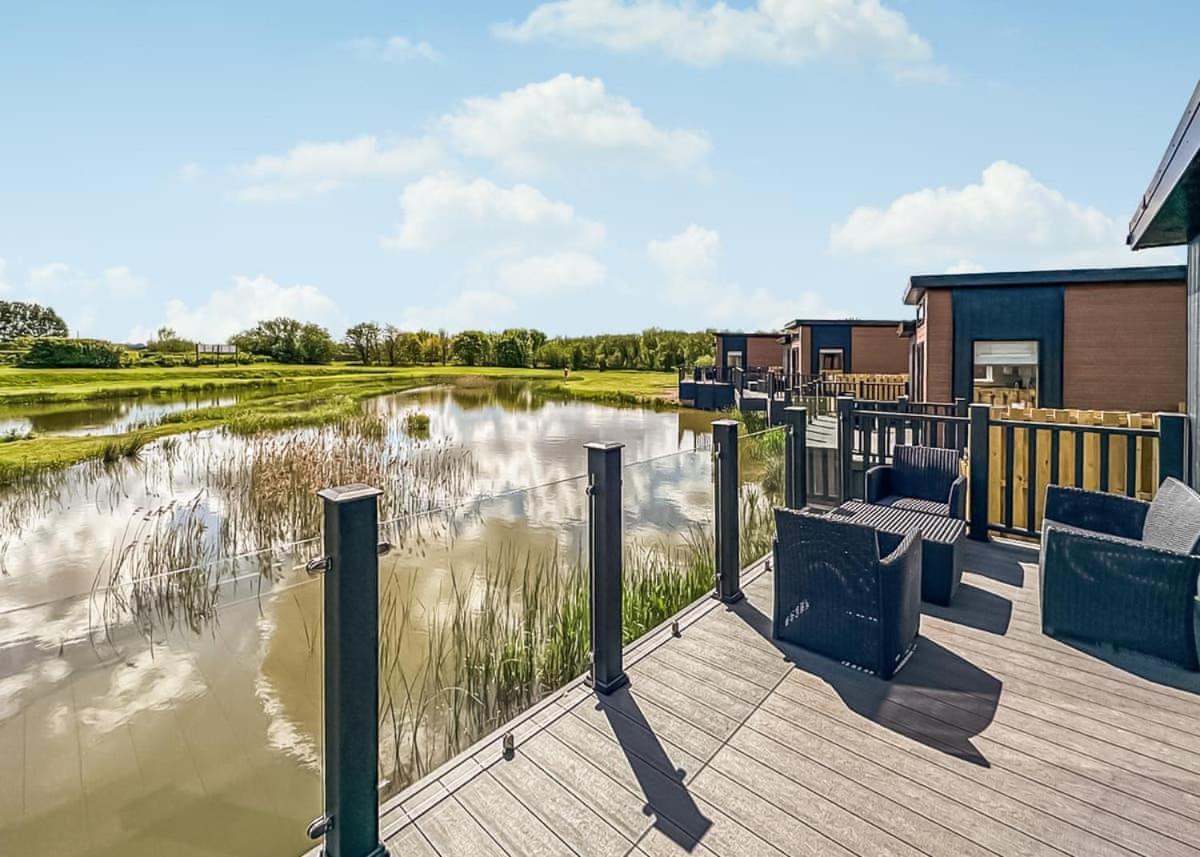 Waterside Hambleton Lakeside Lodges Poulton-le-Fylde Exteriör bild