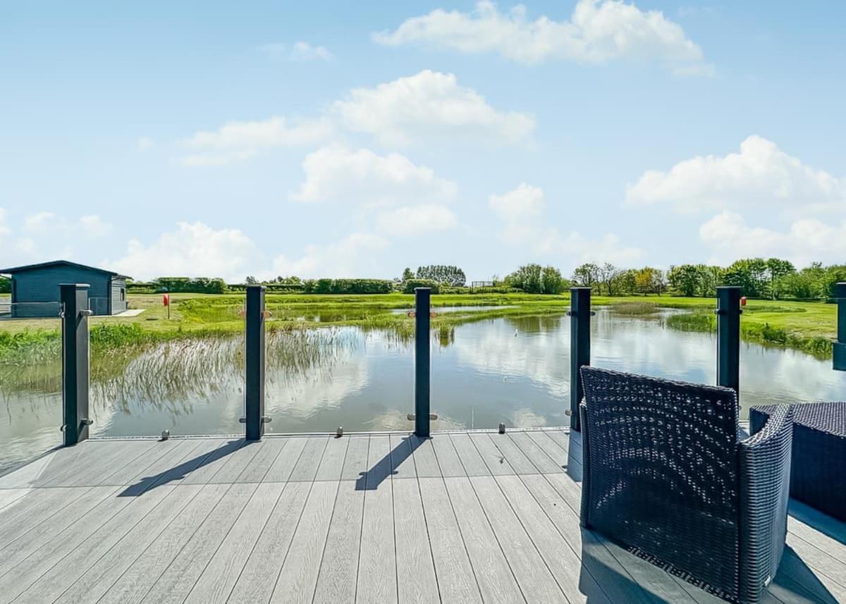 Waterside Hambleton Lakeside Lodges Poulton-le-Fylde Exteriör bild