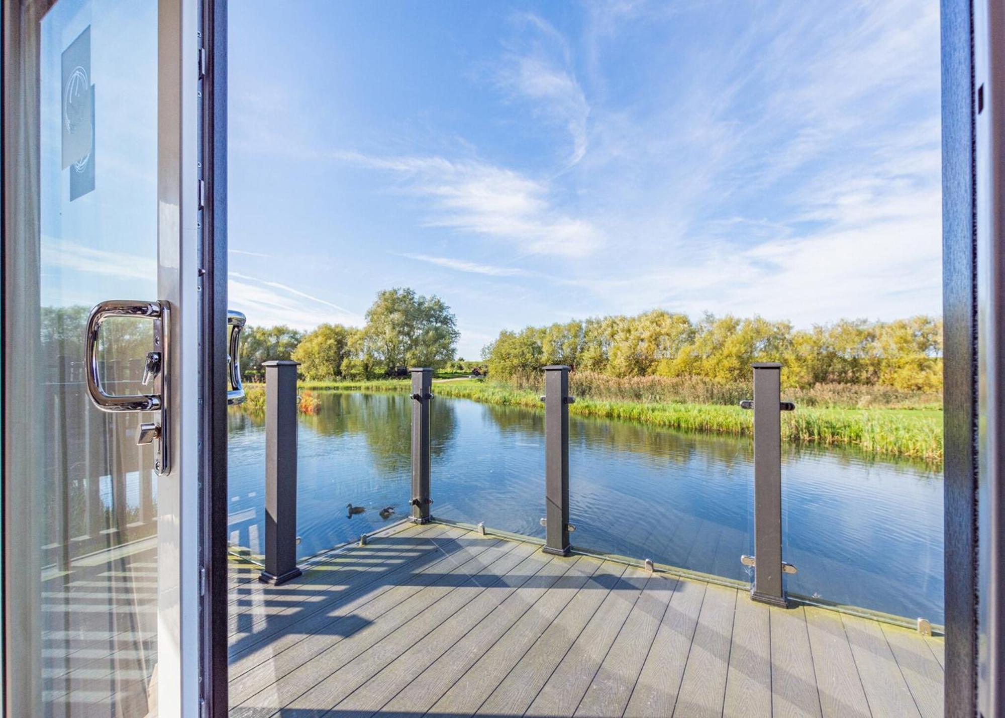 Waterside Hambleton Lakeside Lodges Poulton-le-Fylde Exteriör bild
