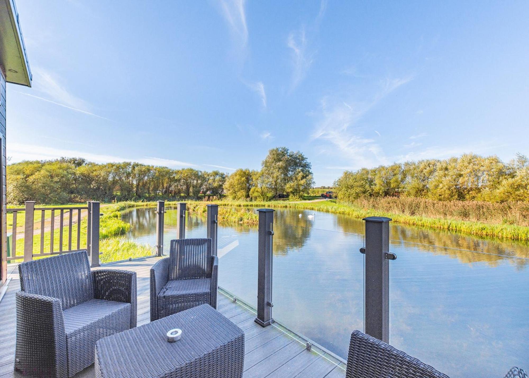Waterside Hambleton Lakeside Lodges Poulton-le-Fylde Rum bild