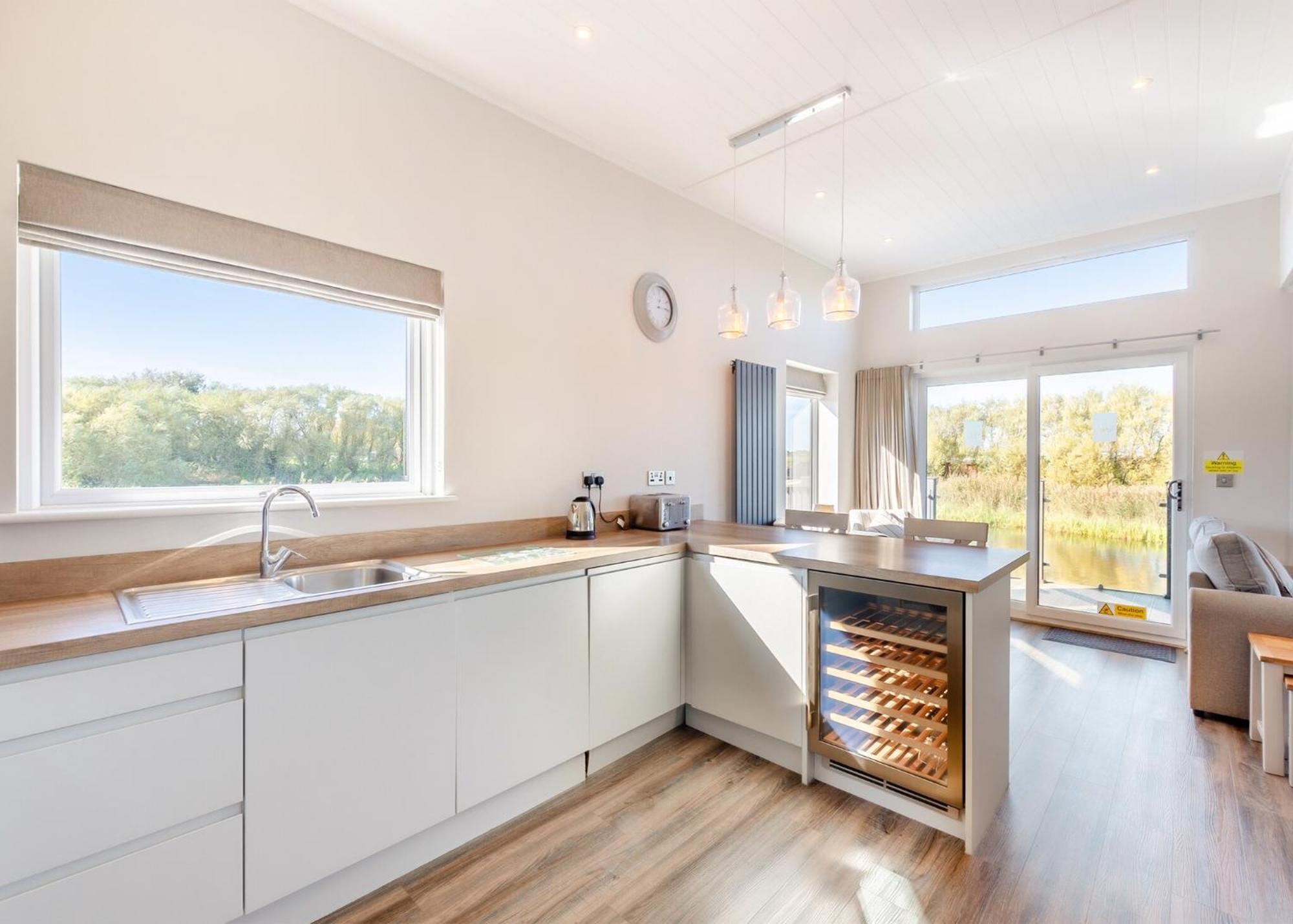 Waterside Hambleton Lakeside Lodges Poulton-le-Fylde Rum bild