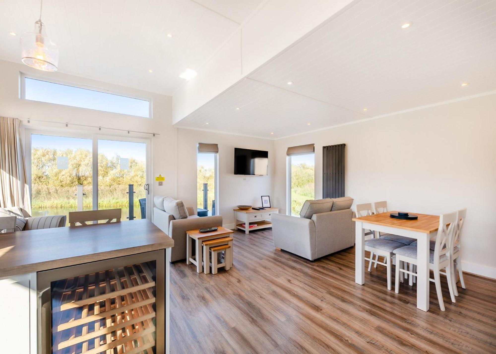 Waterside Hambleton Lakeside Lodges Poulton-le-Fylde Rum bild